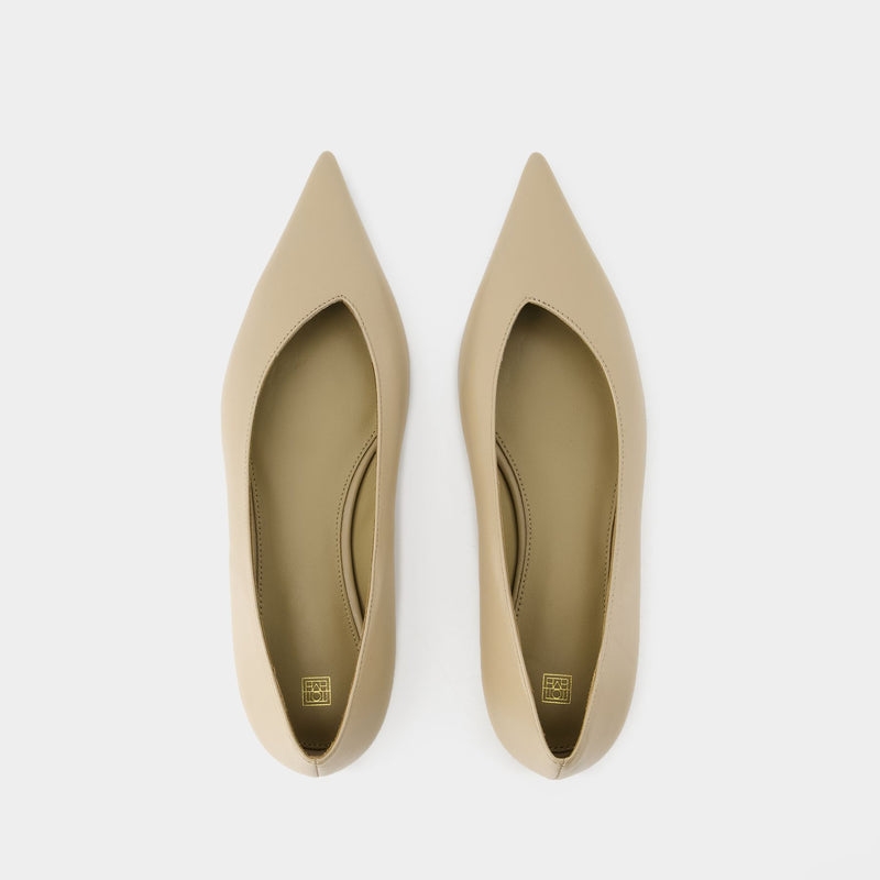 The Asymmetric Ballerinas - TOTEME - Leather - Beige